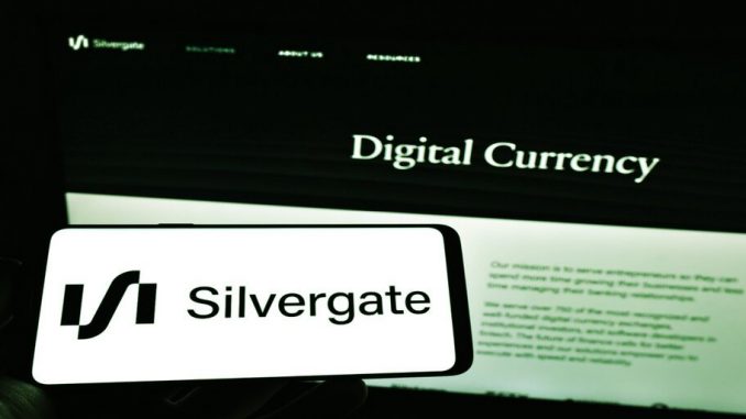 Silvergate Shares Plummet 20% Amid Bearish Q3 Performance, Stablecoin Delays